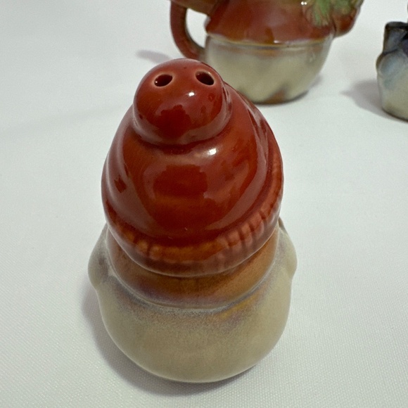 Snowman Top Hats Miniature Teapot Creamer Matching Salt & Beanie Pepper Shakers - Picture 4 of 12
